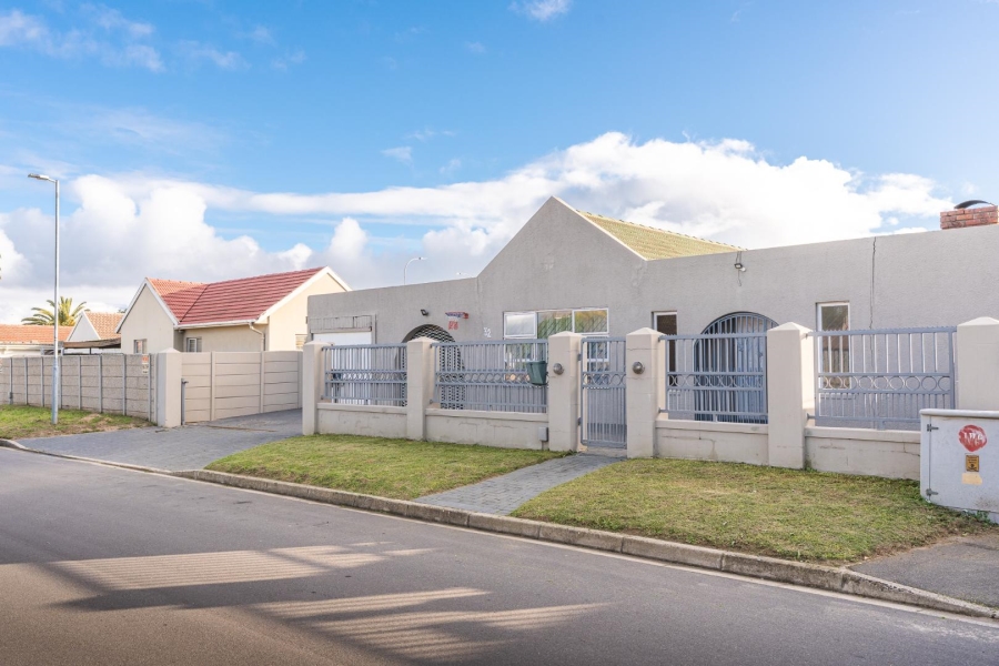 3 Bedroom Property for Sale in Bothasig Western Cape